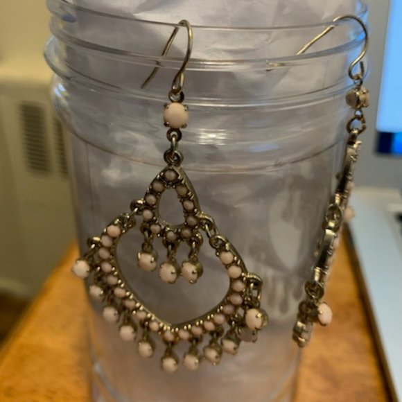 Brass colored and Pink Drop earrings - Picture 2 of 5